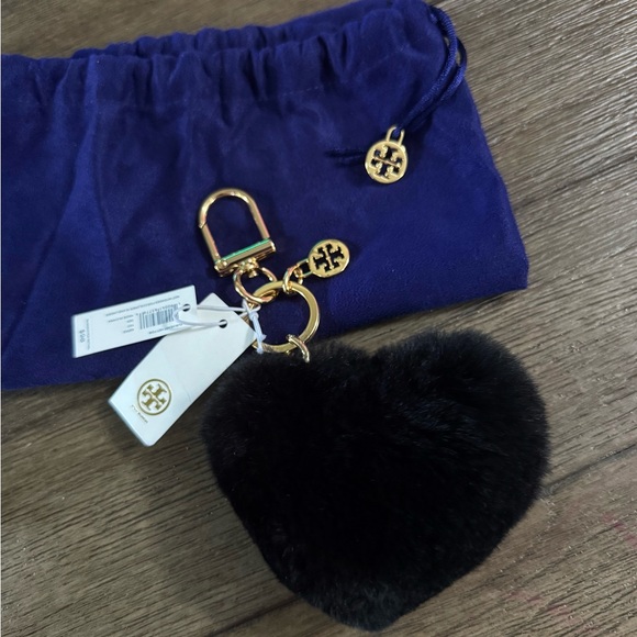 Tory Burch FUR HEART KEYCHAIN - Picture 1 of 6